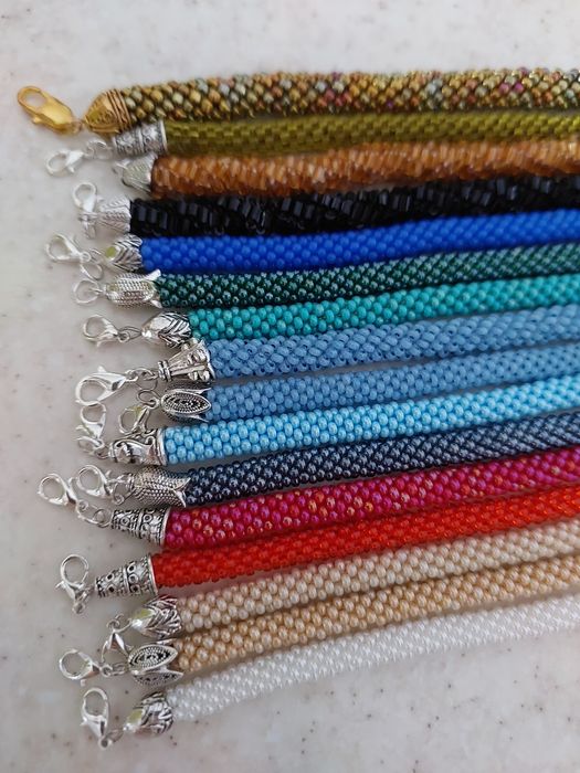 Браслет, жгут из чешского бисера