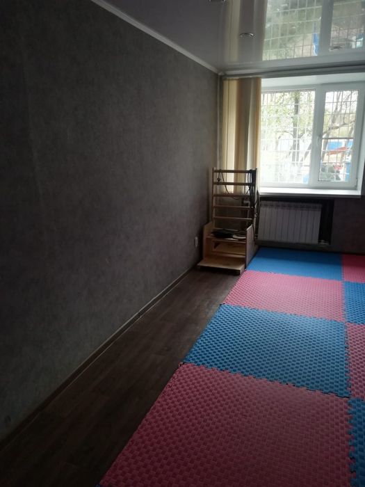 Продам офисное помещение в районе ДСР!