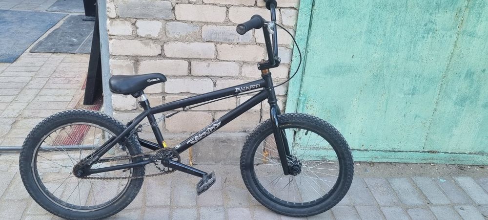 BMX под названием азард азард