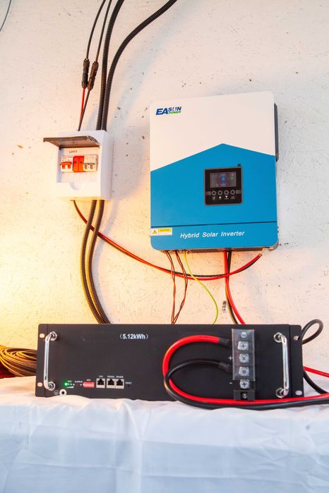 Kit sistem fotovoltaic invertor 7 KW + baterie LIFEPO4 5 KW + 8 panouri 445 W