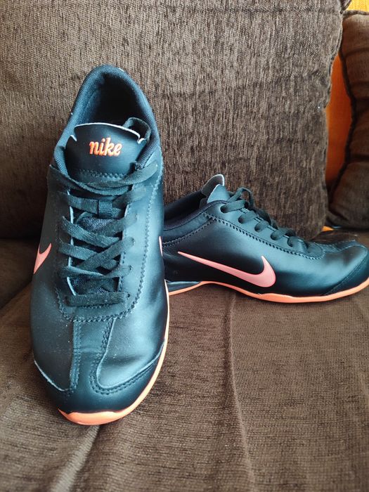 Маратонки Nike номер 39
