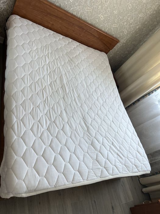 Продам 2х спальную кровать