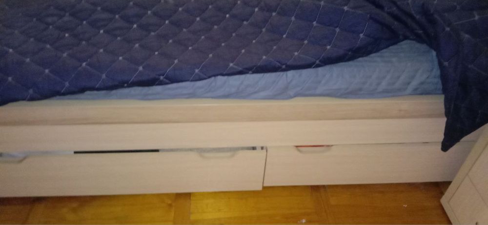 Продается кровать с тумбочками и шкаф
