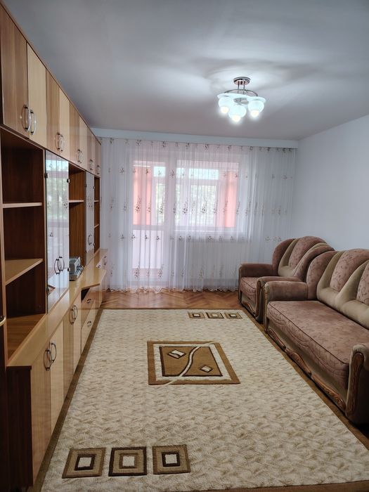 Vând apartament 3 camere