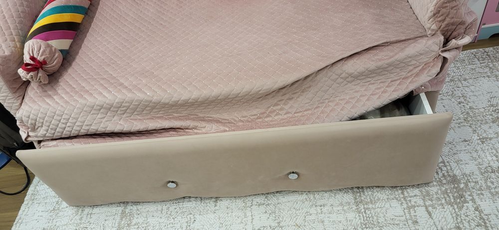 Детский диван кровать с ящиком.