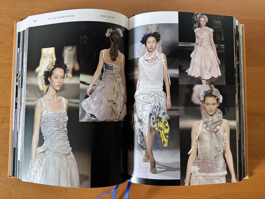 Книга Louis Vuitton Catwalk. Пълна колекция от всички модни ревюта