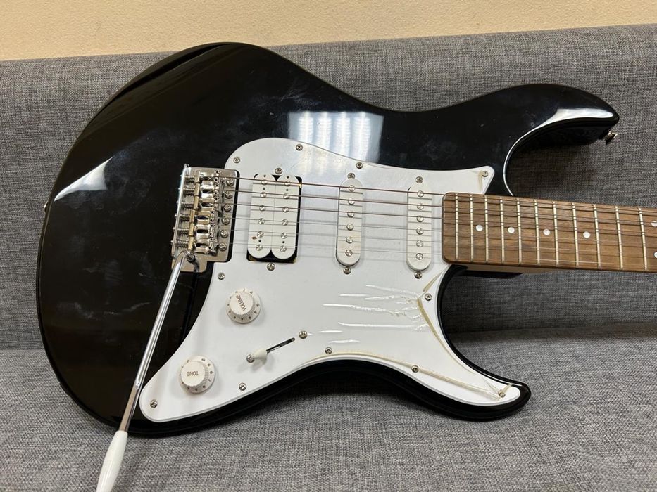 продам электрогитрау yamaha