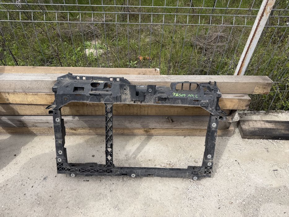 Trager / calandru Ford Fiesta mk7 2013/2014/2015/2016/2017/2018