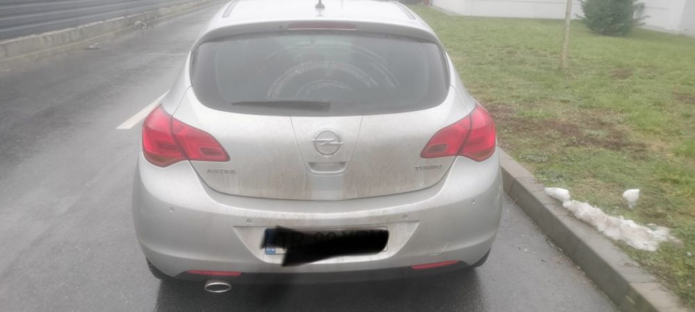 Vând Opel Astra j