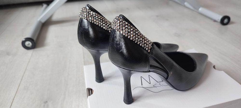 Официални обувки на ток