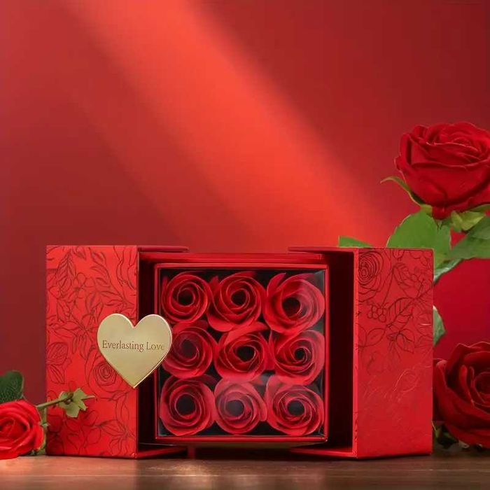 Златно колие с камъни Обичам те в луксозна кутия с рози Подарък 3 вида