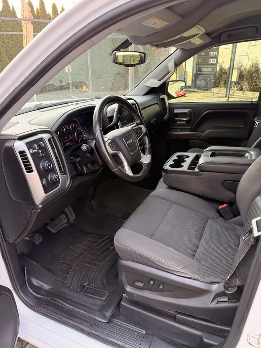 GMC Sierra 4 x 4  V8 5.3 L Autoutilitara 6 locuri Inmatriculat RO