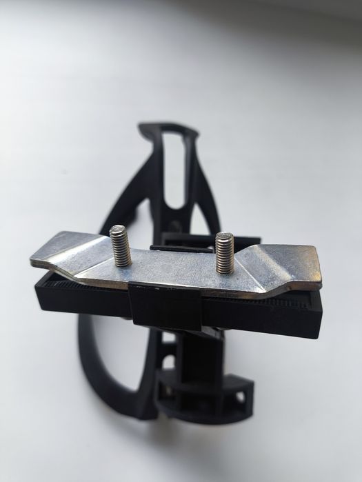 Флягодержатель на седло велосипеда