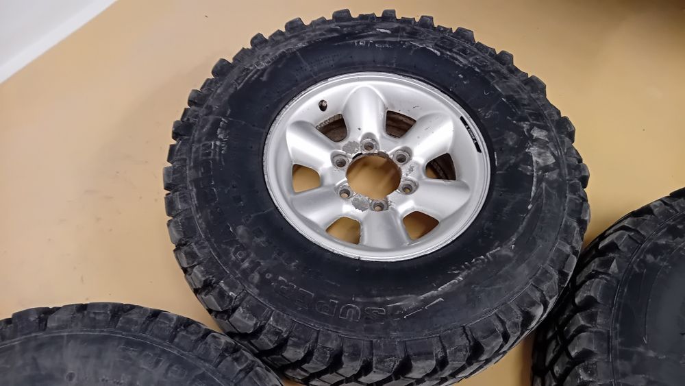 Гуми с джанти 31x10.5R15 6х139.7 - 5 бр.