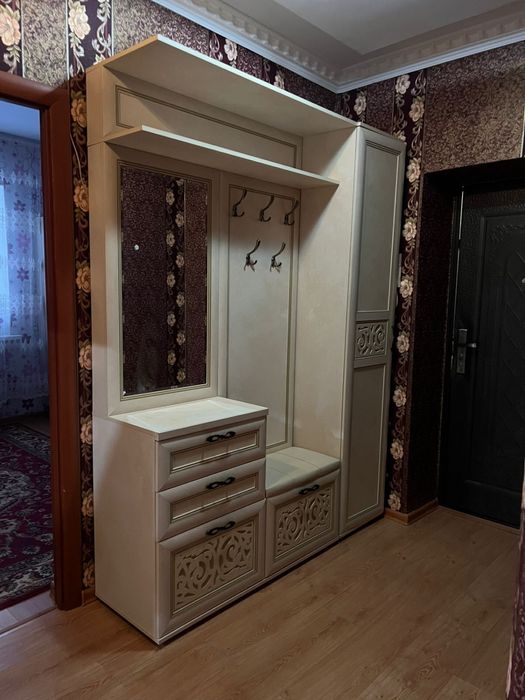 Спальный гарнитур , прихожая , холодильник