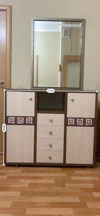 Комод с зеркалом