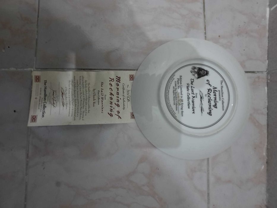 сувенири чинии с сертификат закупени в търг в Англия