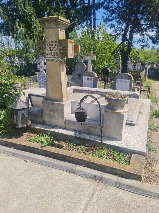 Loc de veci 6mp construcție cavou cu doua locuri și patru cripte în cimitirul cernica în curtea manastiri