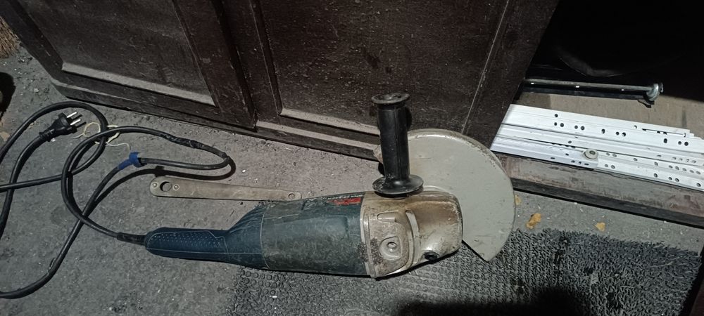 Продам болгарку фирмы бош