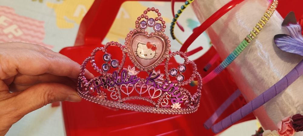 Diademe modele frumoase din plastic sau metal , pentru fetițe
