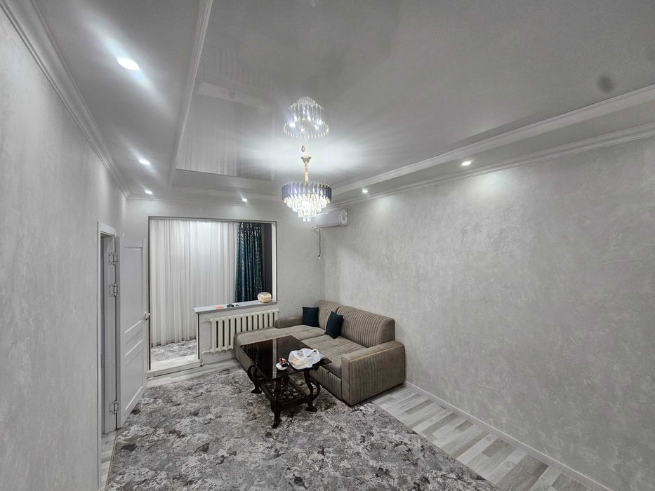 9-й квартал Чиланзар Продаётся квартира.