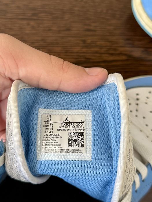 Jordan 1 mid University Blue