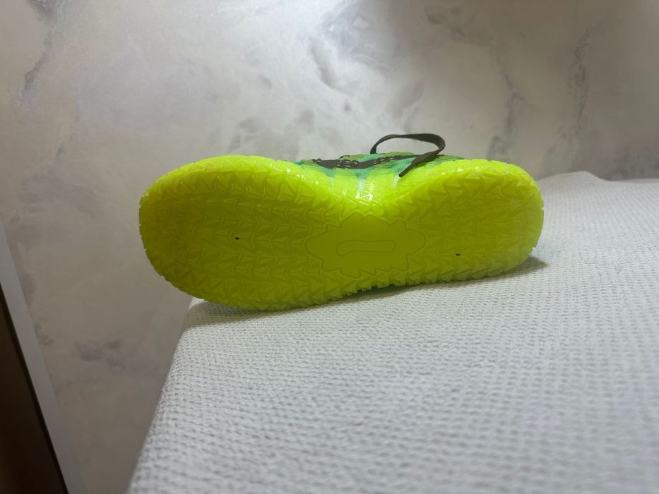 Стильные кроссовки