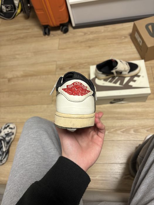 Travis scott jordan 1 low olive