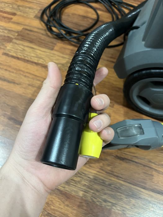 Aspirator profesional Karcher puzzi 10.1 ( 10/1)