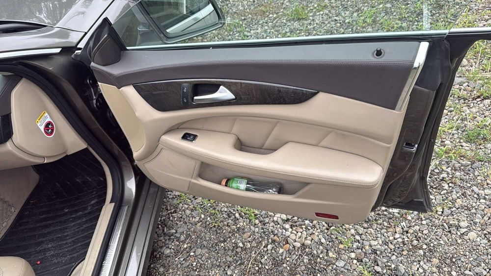 Dezmembrez Mercedes Benz CLS W218 350 CDI 2012