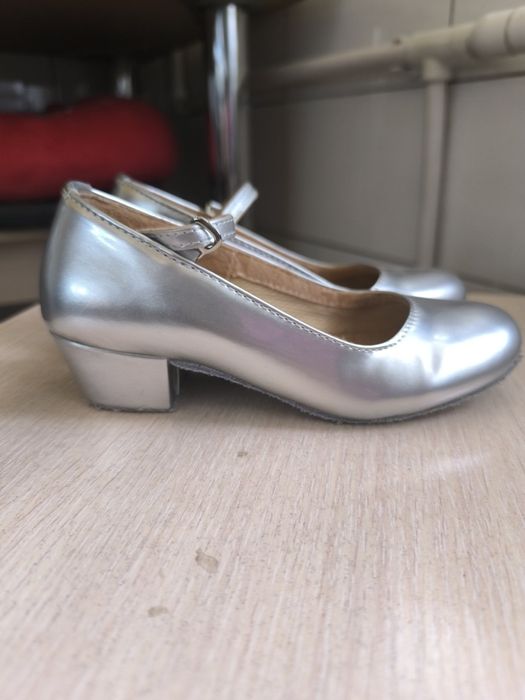 Туфли дл танцев серебристые