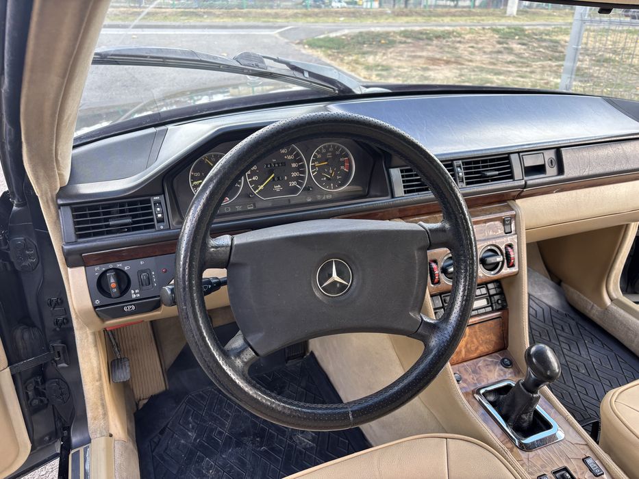 Mercedes 230 CE Cupe vehicul istoric in acte
