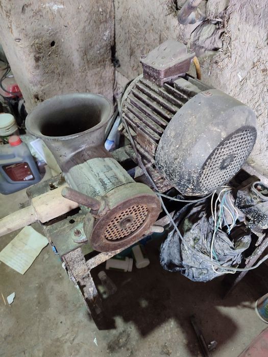 Мясорубка электрическая