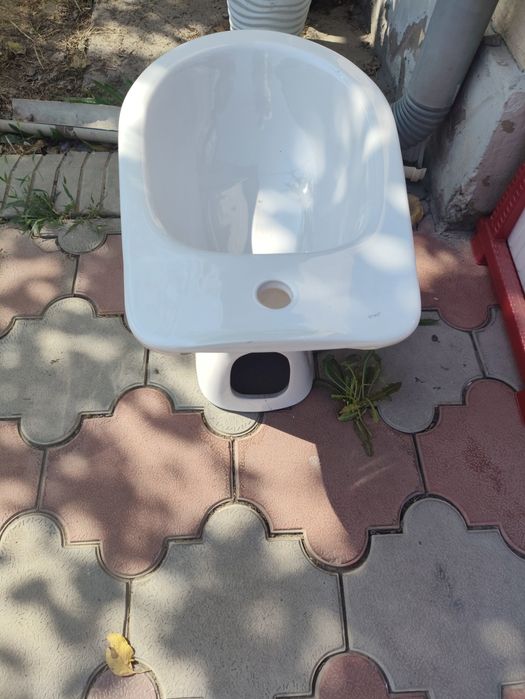 Продам чашу напольное биде.