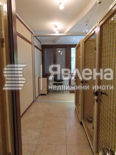 Продава се Тристаен апартамент в София, Докторски паметник - 53 кв.м за 3772 €/кв.м - Снимка #5