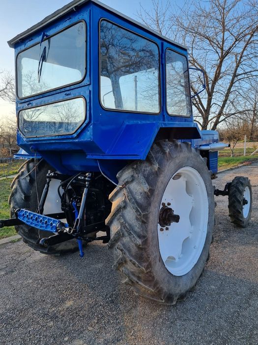 Tractor u 650 ST