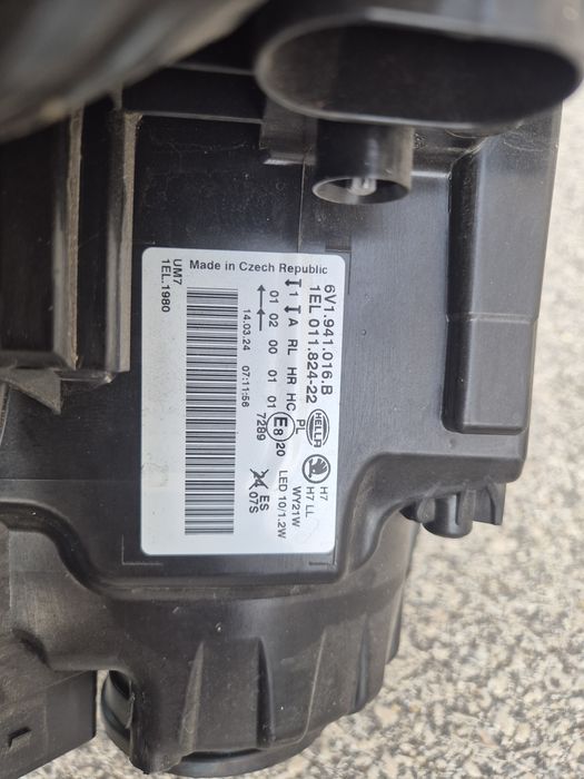 Десен фар Skoda Fabia Шкода Фабия фарове