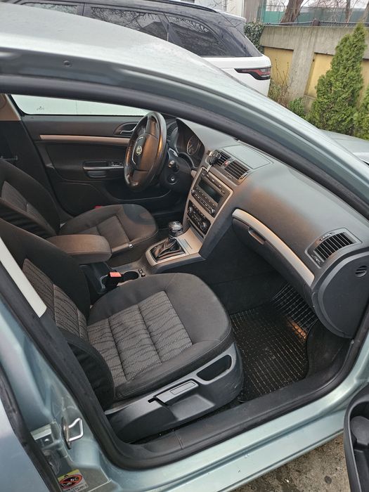 Skoda Octavia 2 FL berlina, 2.0 TDI, cutie automata DSG