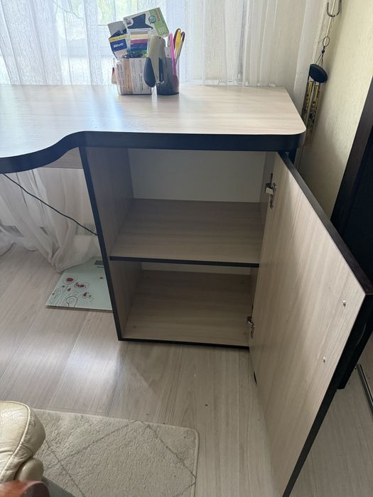 Стол рабочий с местами хранения