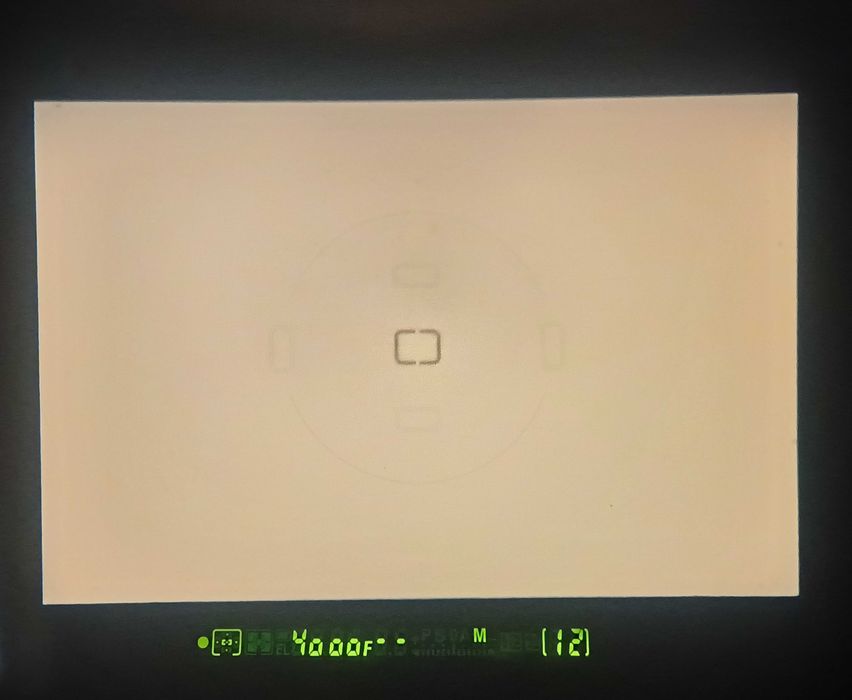 Aparat foto Nikon F80 cu obiectiv