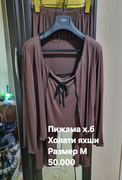 Женские одежды брюки футболки