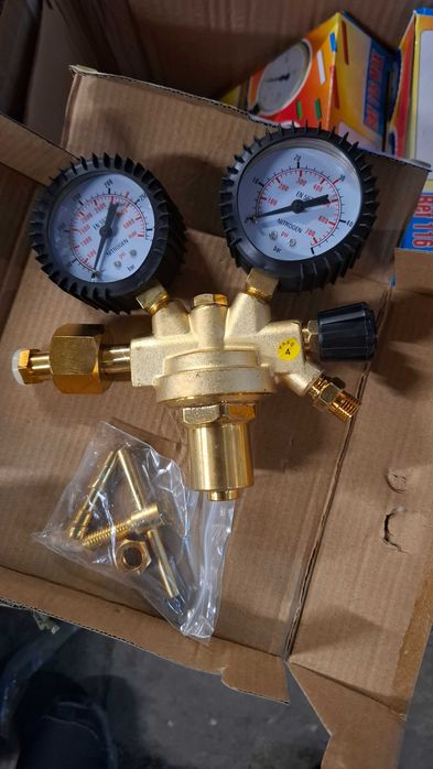 Редуцир вентил за CO2/ аргон и Бутилки за Со2,Аргон,Каргон,Азот,О2