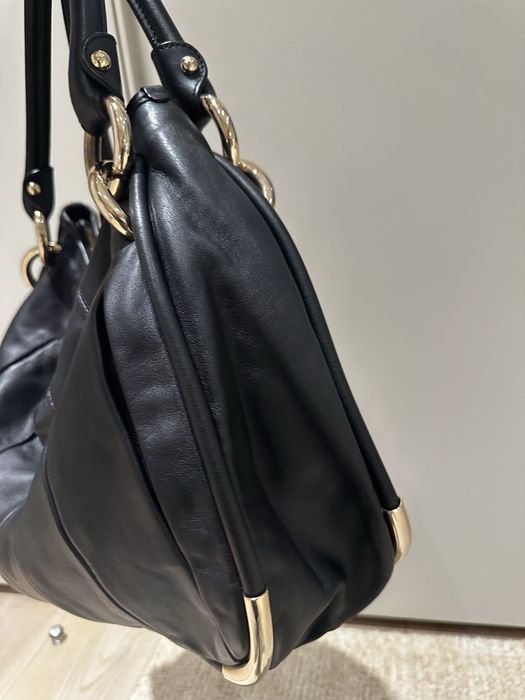 Чисто нова чанта на BALLY  от естествена кожа . Елегантна и практична