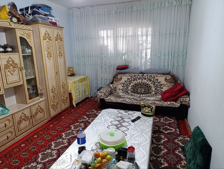 Продаётся  трёхкомнатная квартира в центре города Джизак