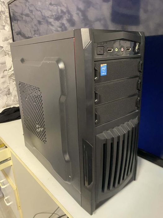 Геймърски компютър i5 4460 Ssd 512GB rx470 4Gb nitro 10gb ram