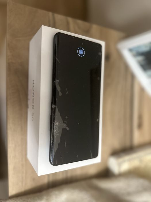 Honor 50 мобилен телефон