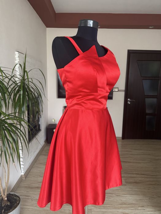 Къса червена бална рокля- обличана веднъж!