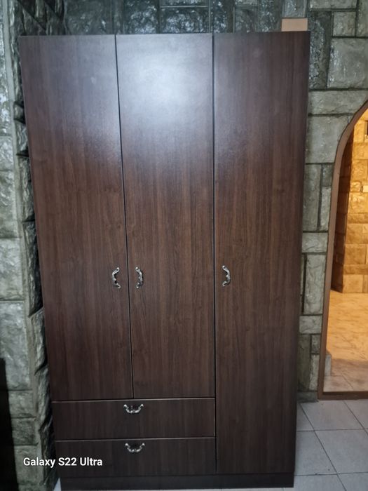 Кожен диван +маса+барче+висок двоен шкаф внос от Германия