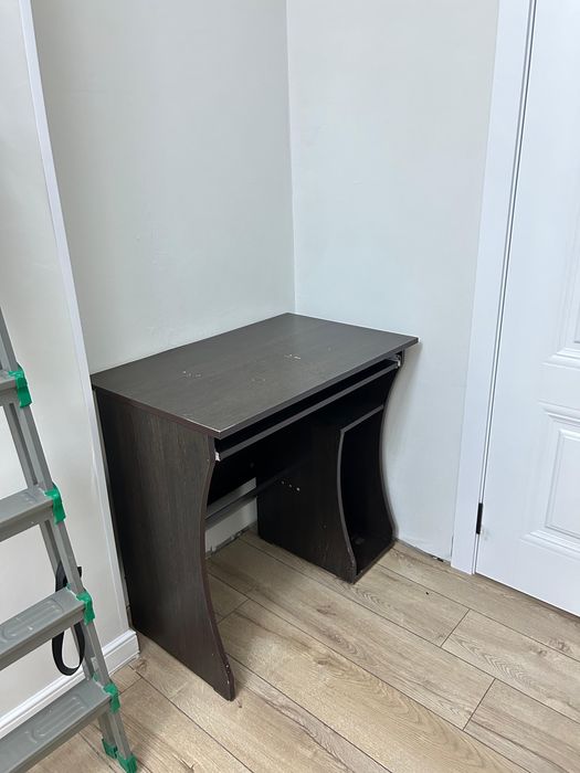 Продам стол компьютерный