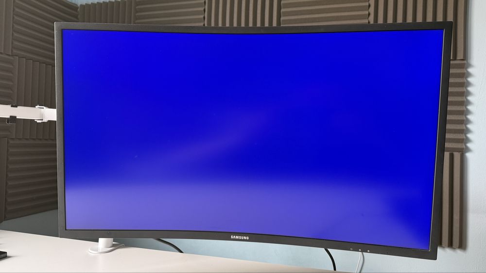 Monitor curbat Samsung QLED 32 inch 144 hz 1 ms
